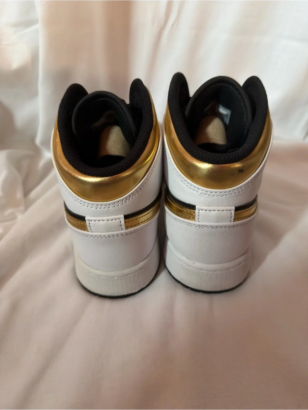 Air Jordan 1 Mid GS White Gold